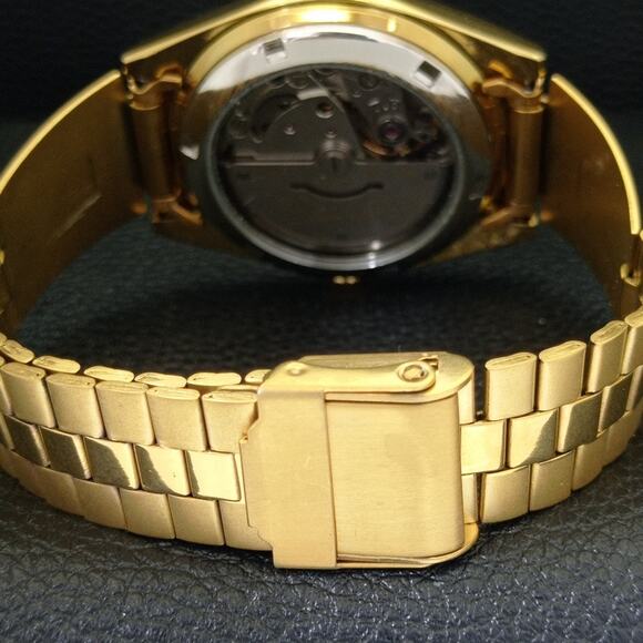 Vintage 1987 Arabic Citizen Automatic Mens Gold Watch W/daydate & Red accents - Picture 2 of 10